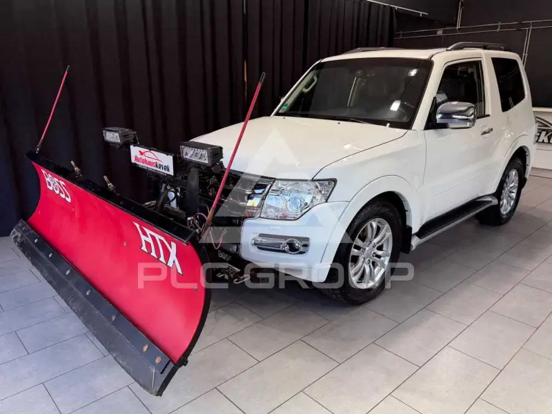 2018 Mitsubishi PAJARO