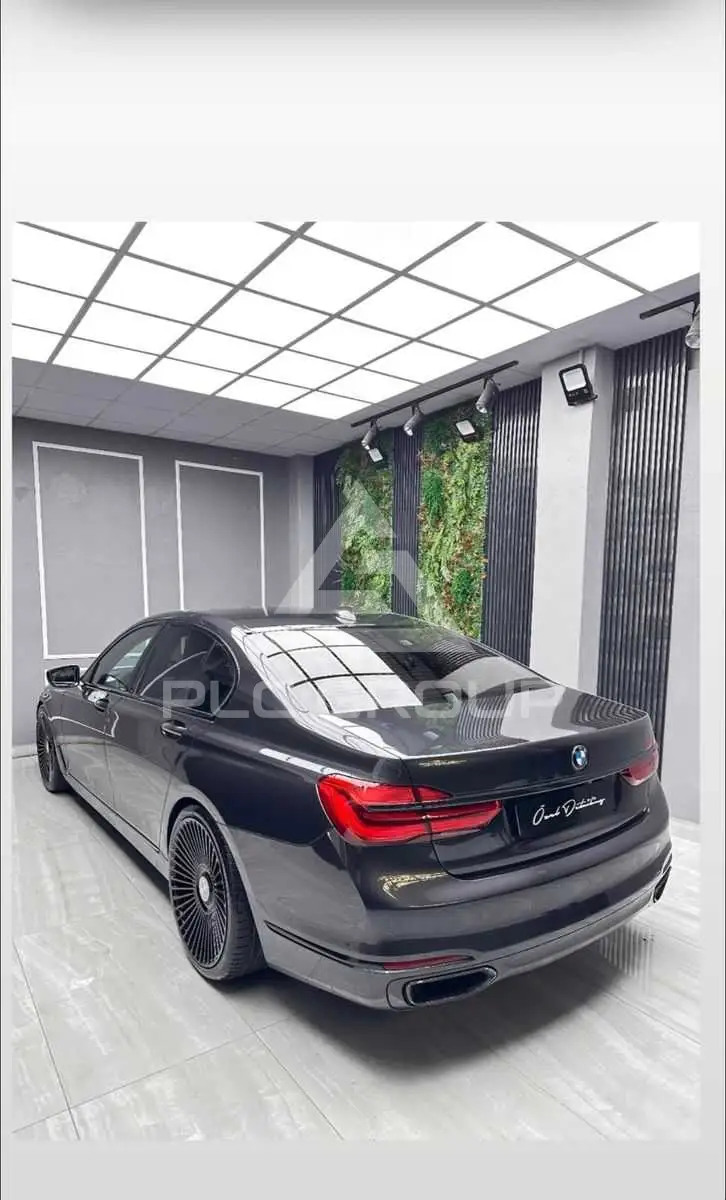 2018 BMW 740