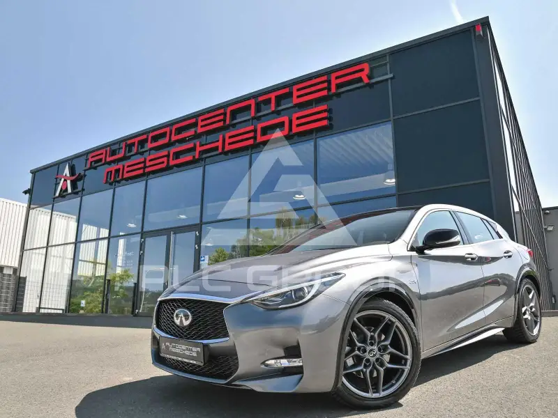 2018 Infinity Q30