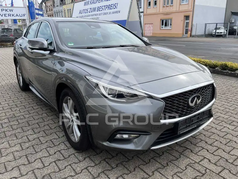 2018 Infinity Q30
