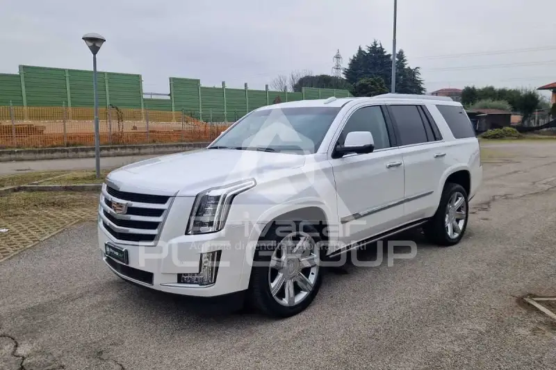 2018 Cadillac ESCALADE