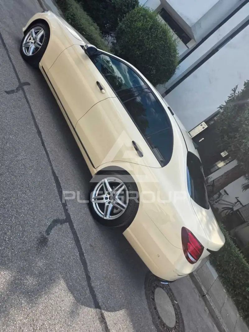 2018 Mercedes Benz E 200