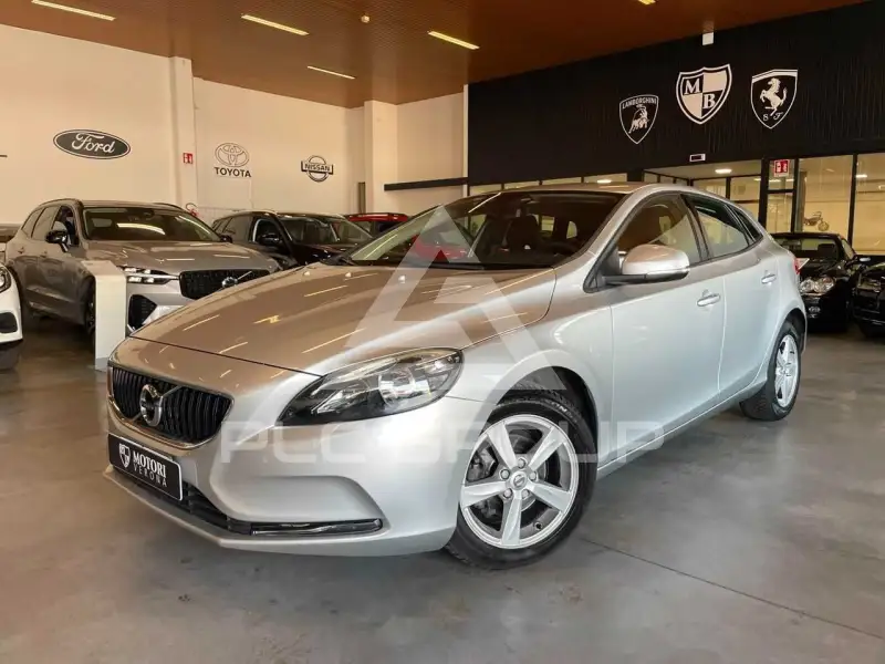 2018 Volvo V40