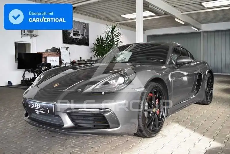 2018 Porsche Cayman