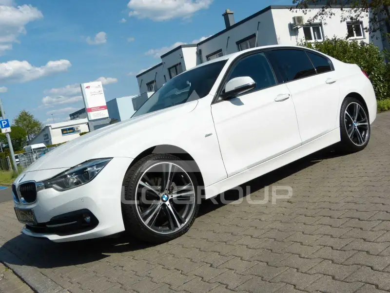 2019 BMW 320
