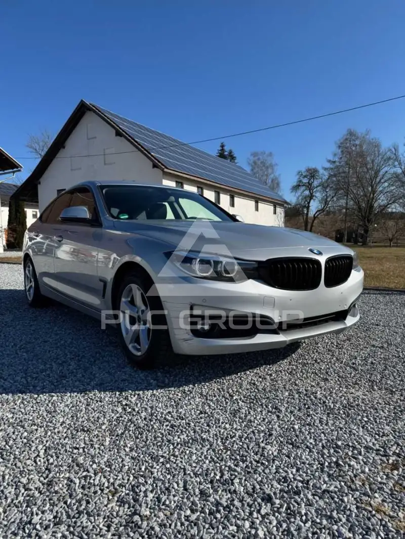 2019 BMW 320
