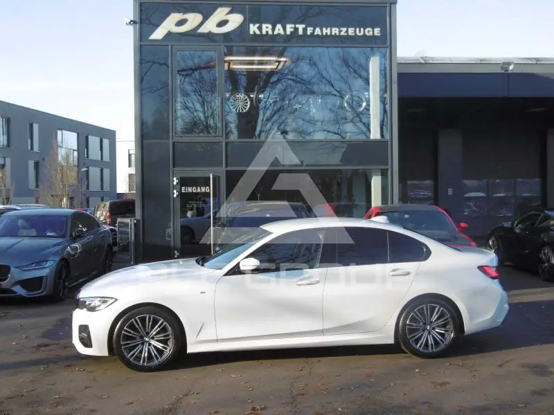 2019 BMW 320
