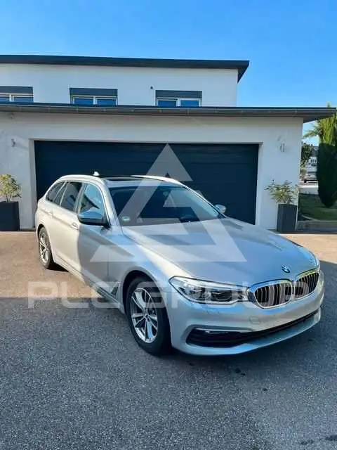 2019 BMW 520