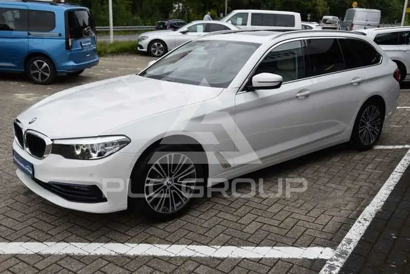 2019 BMW 520