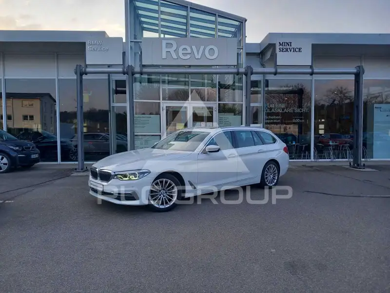 2019 BMW 520