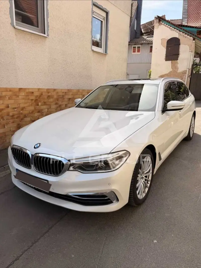 2019 BMW 520
