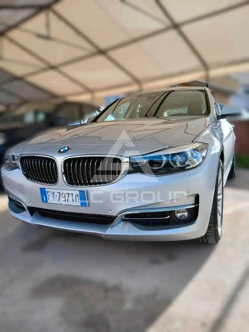 2019 BMW 318