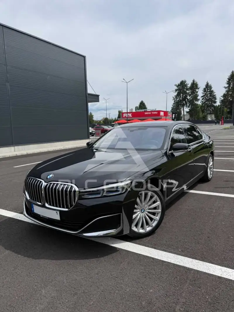 2019 BMW 745