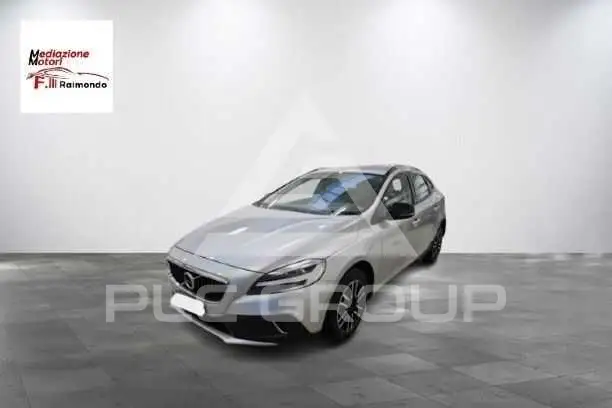 2019 Volvo V40