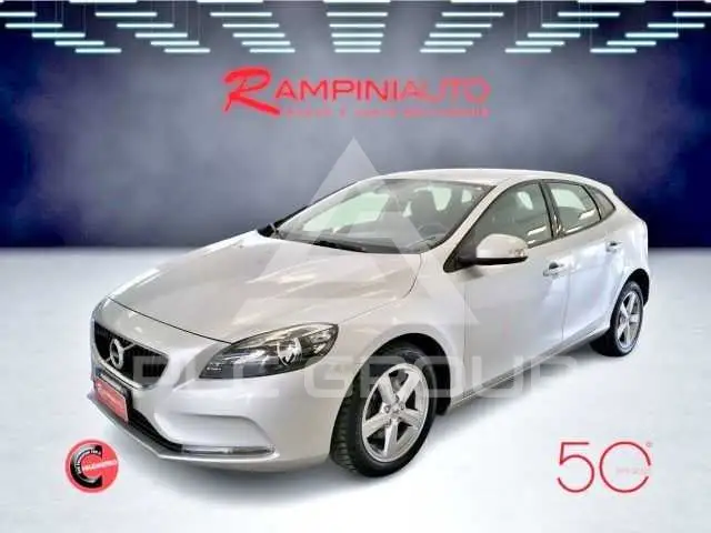 2019 Volvo V40