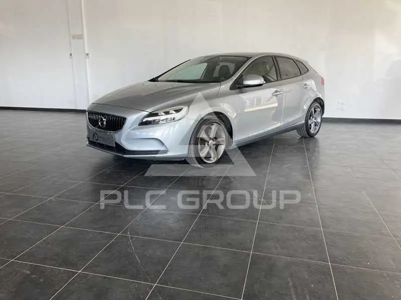 2019 Volvo V40