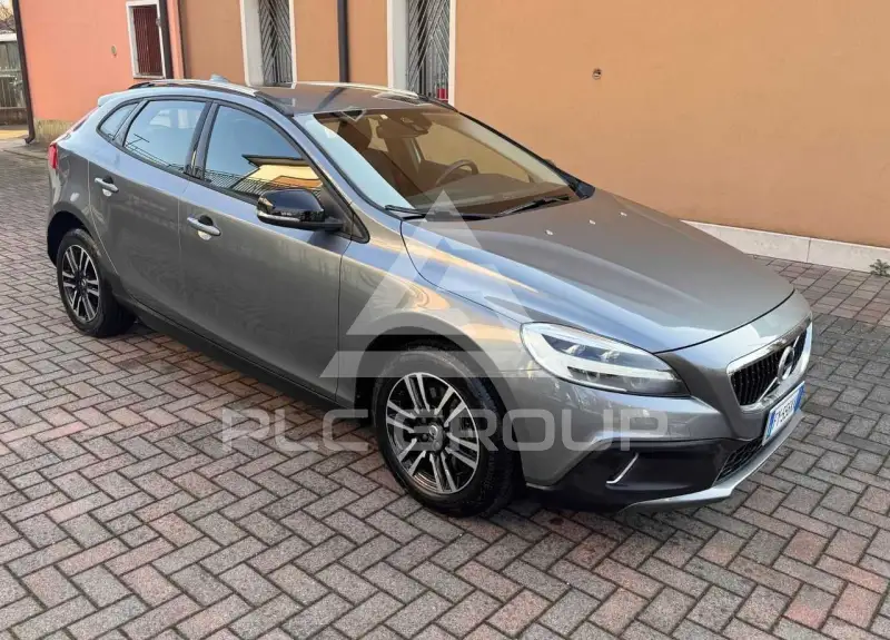 2019 Volvo V40
