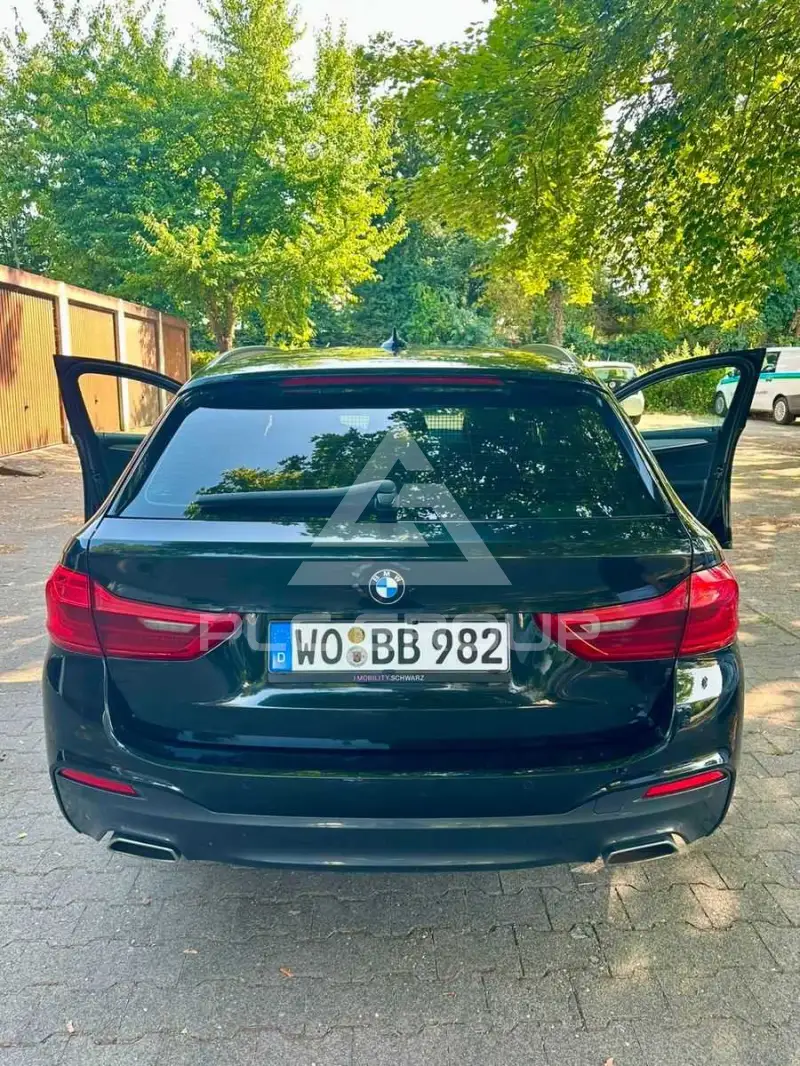 2020 BMW 530