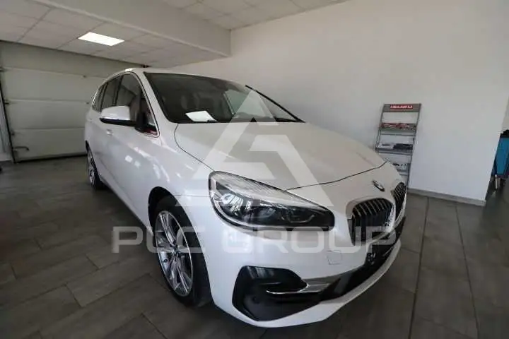 2020 BMW 218