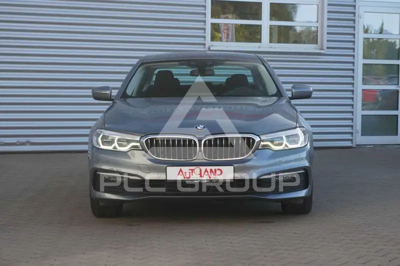 2020 BMW 520