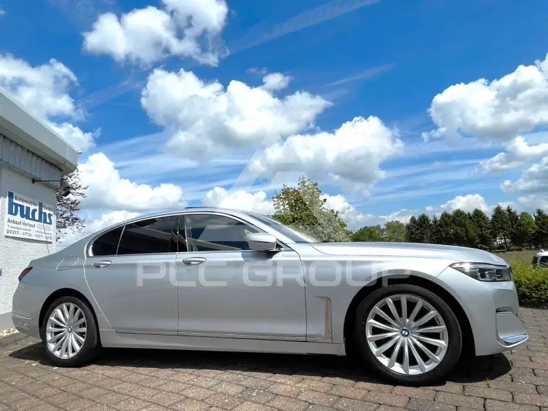 2020 BMW 730