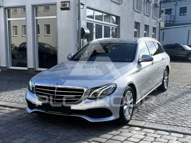 2020 Mercedes Benz E 200