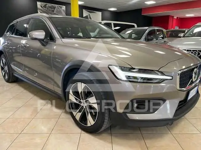 2020 Volvo V60