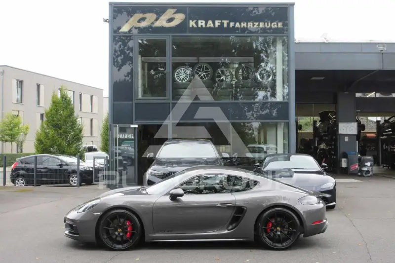2020 Porsche Cayman