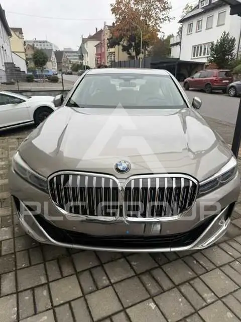 2021 BMW 740