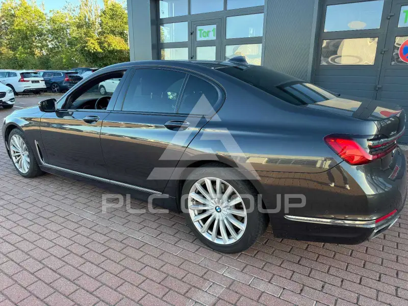 2021 BMW 740