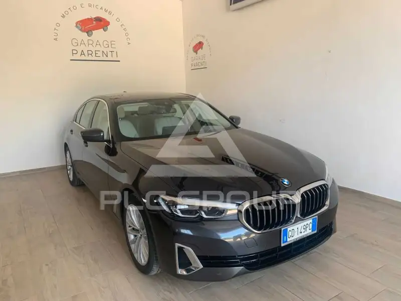 2021 BMW 530