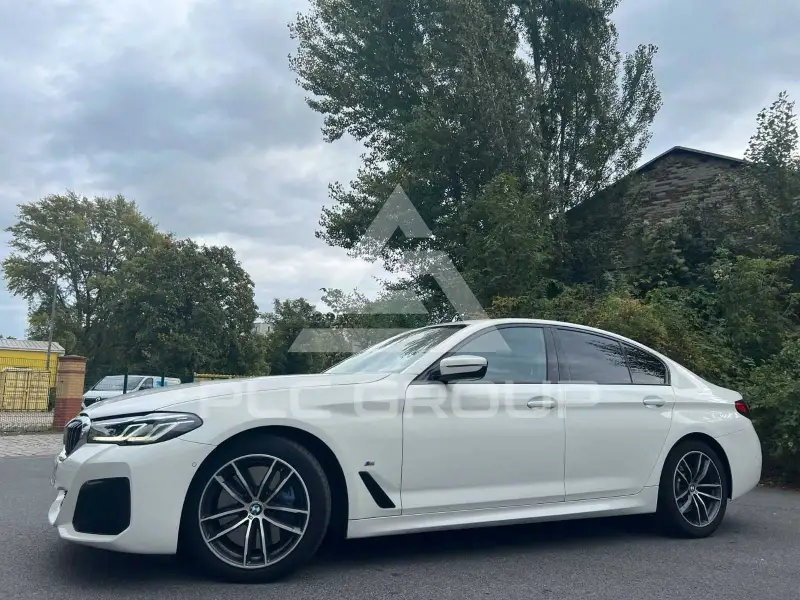 2021 BMW 530