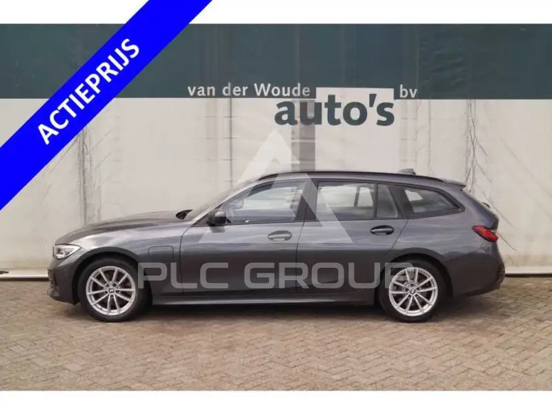 2021 BMW 320