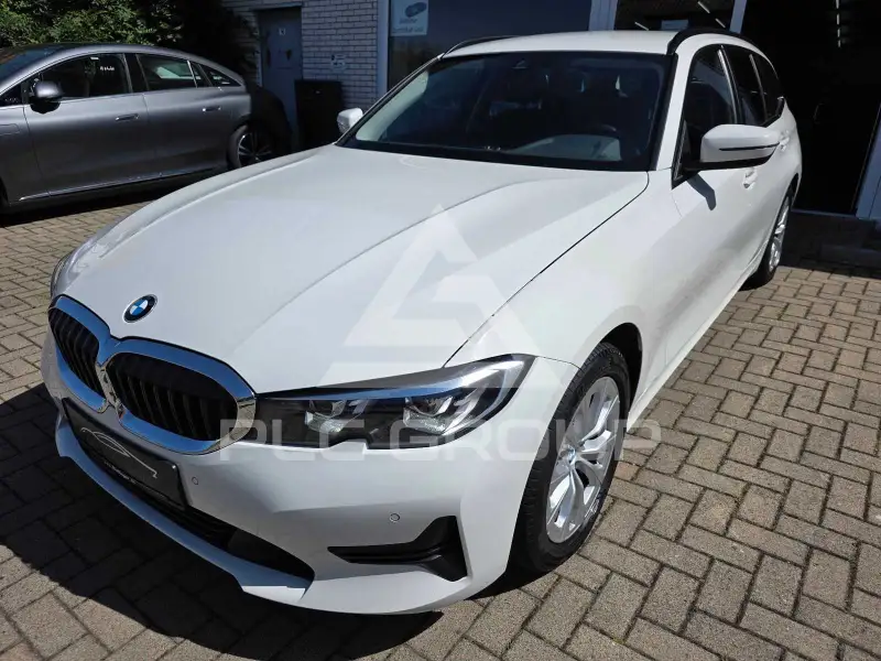 2021 BMW 320