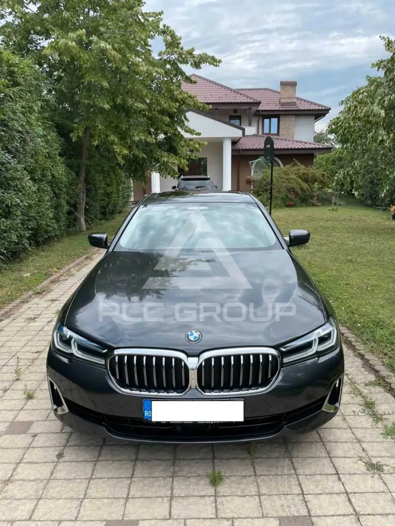 2021 BMW 520