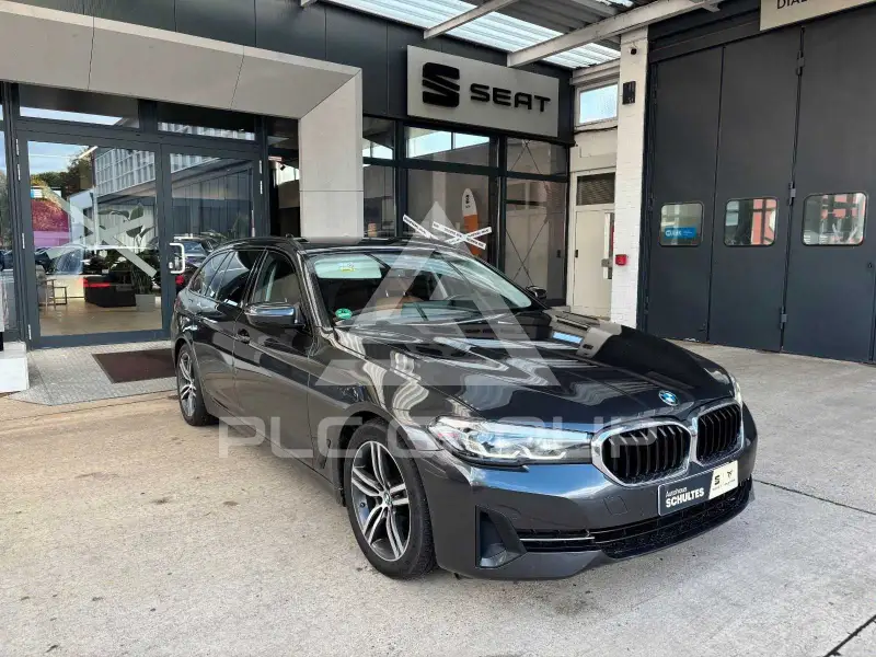 2021 BMW 520