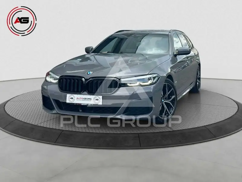 2021 BMW 520