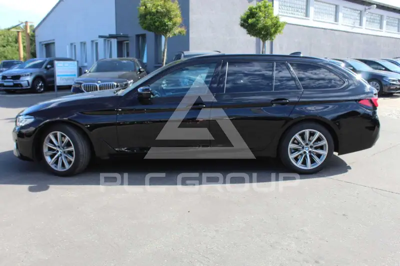 2021 BMW 520