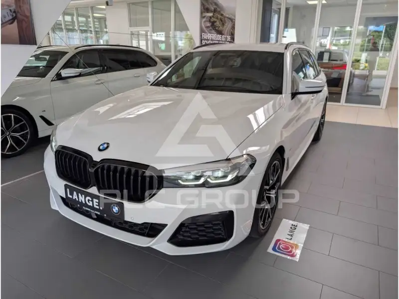 2021 BMW 520