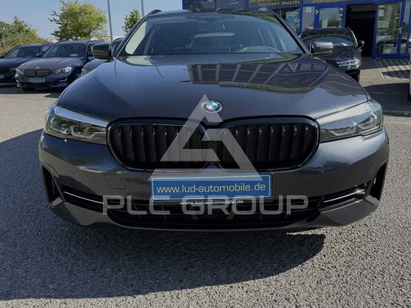2021 BMW 520