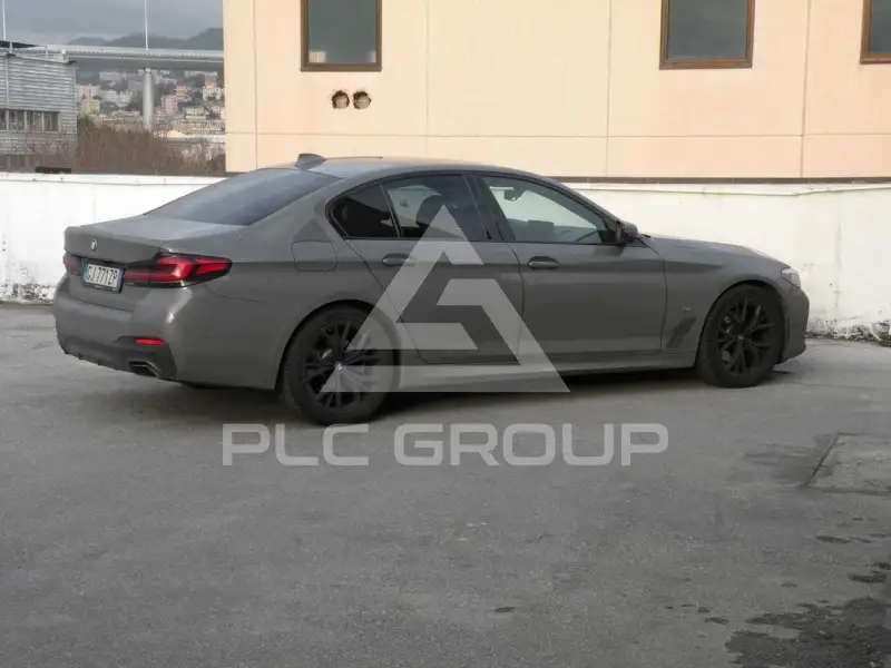 2021 BMW 520