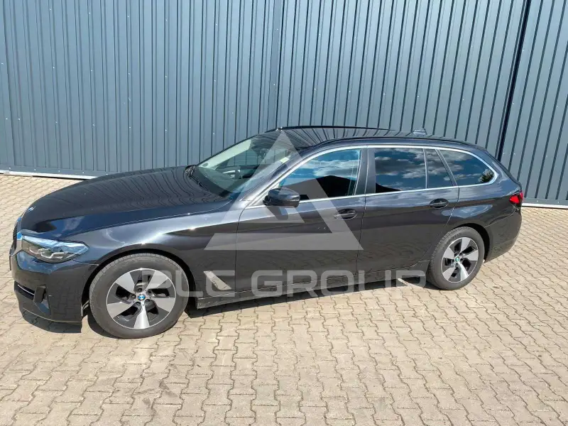 2021 BMW 520