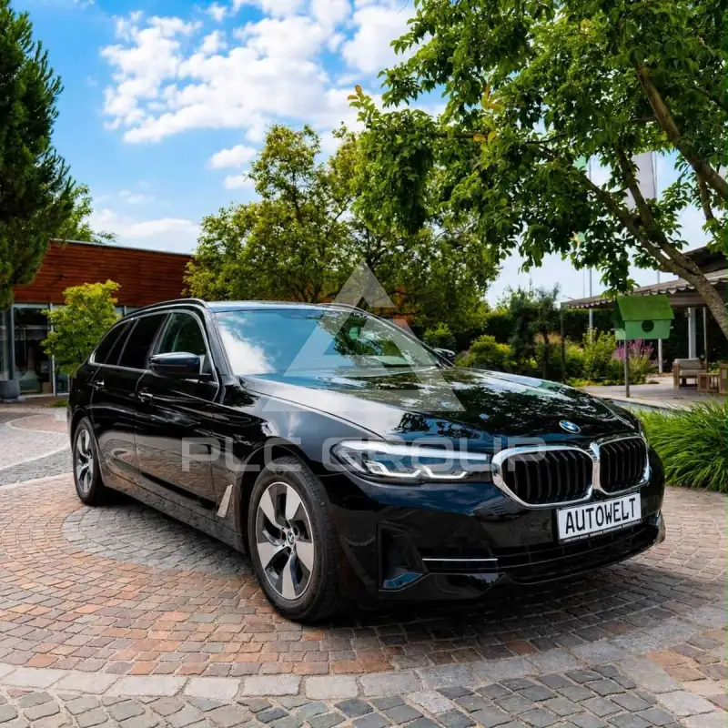 2021 BMW 520