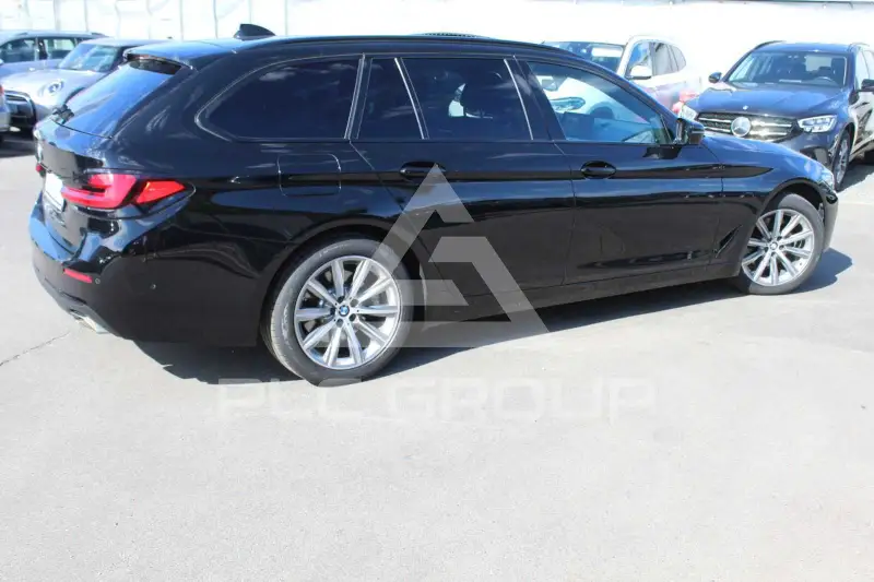 2021 BMW 520