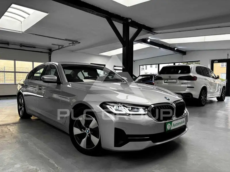 2021 BMW 520