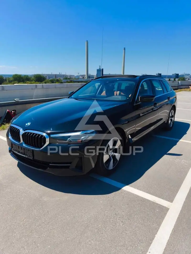 2021 BMW 520