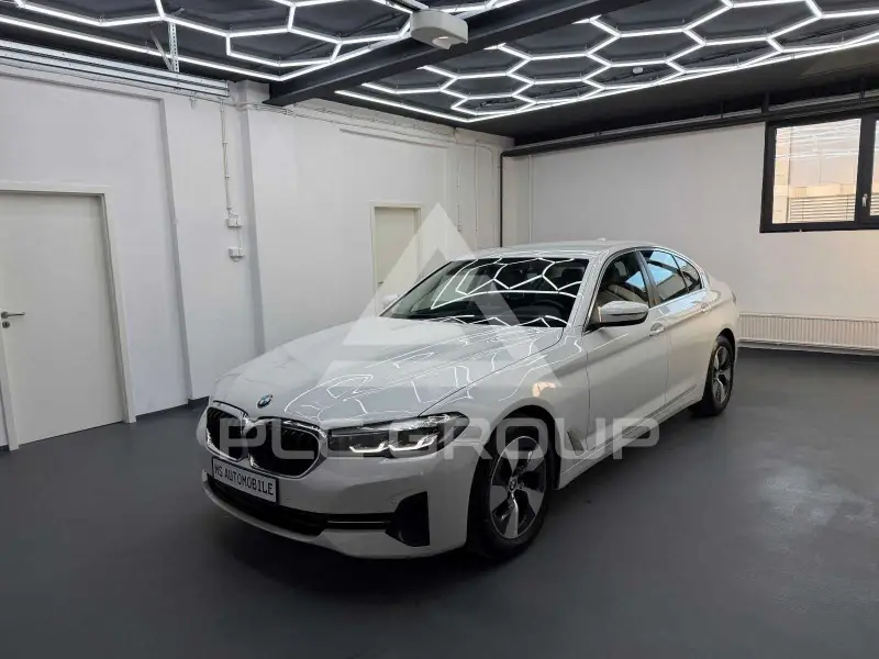 2021 BMW 520