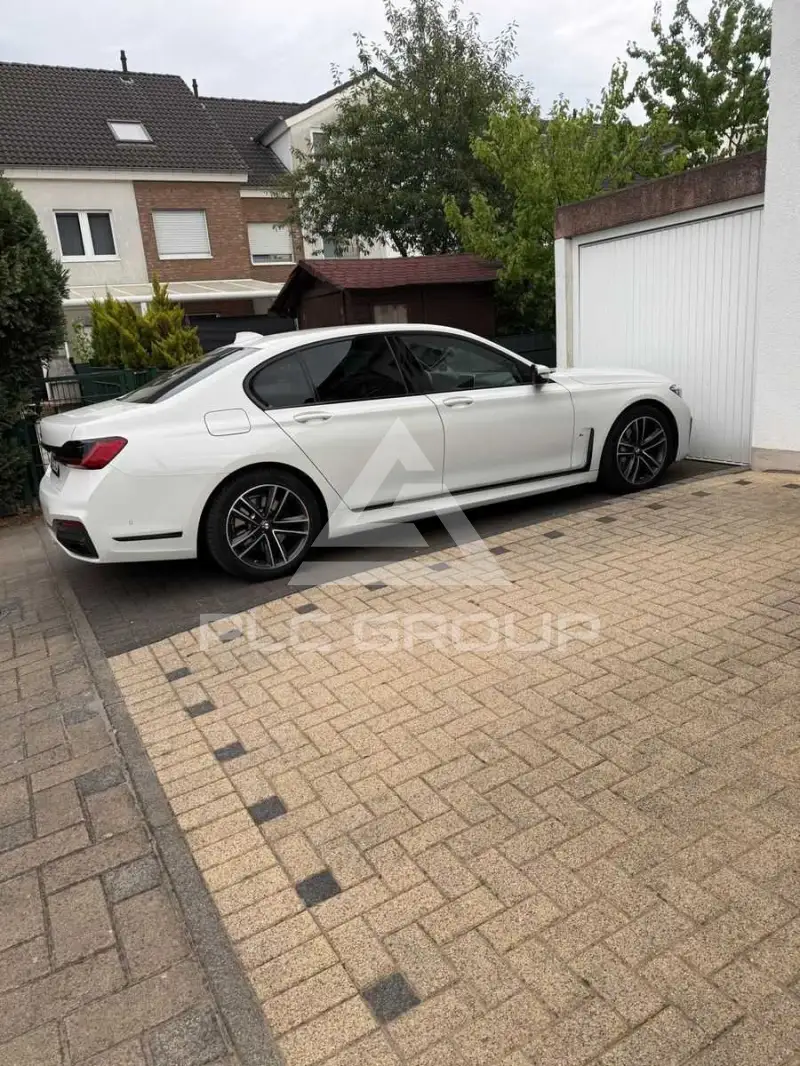 2021 BMW 730