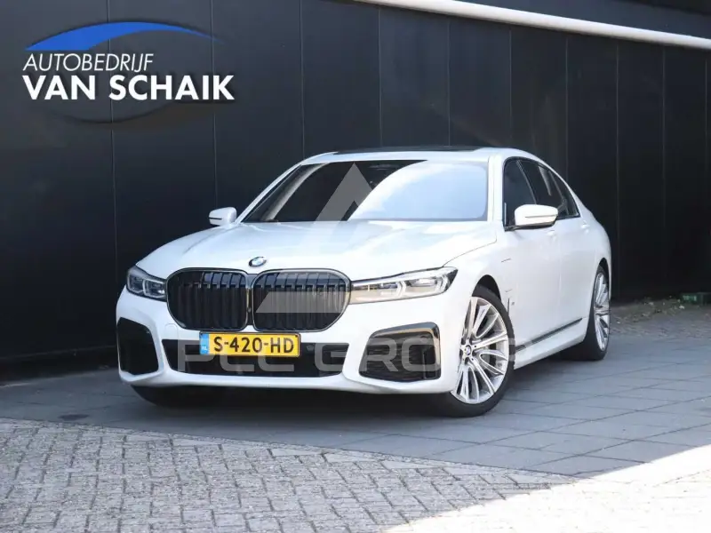 2021 BMW 745