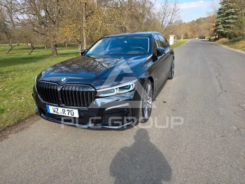 2021 BMW 745